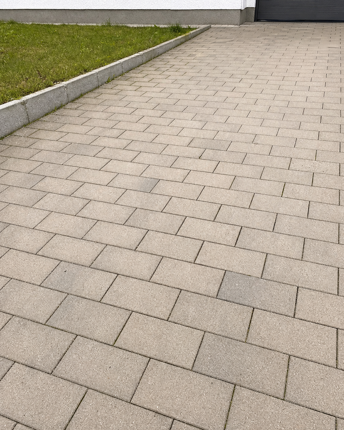 Kostka brukowa przed czyszczeniem